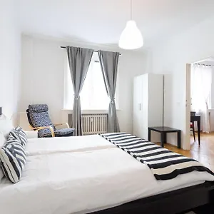 Operastreet Black & White Apartment Vienna
