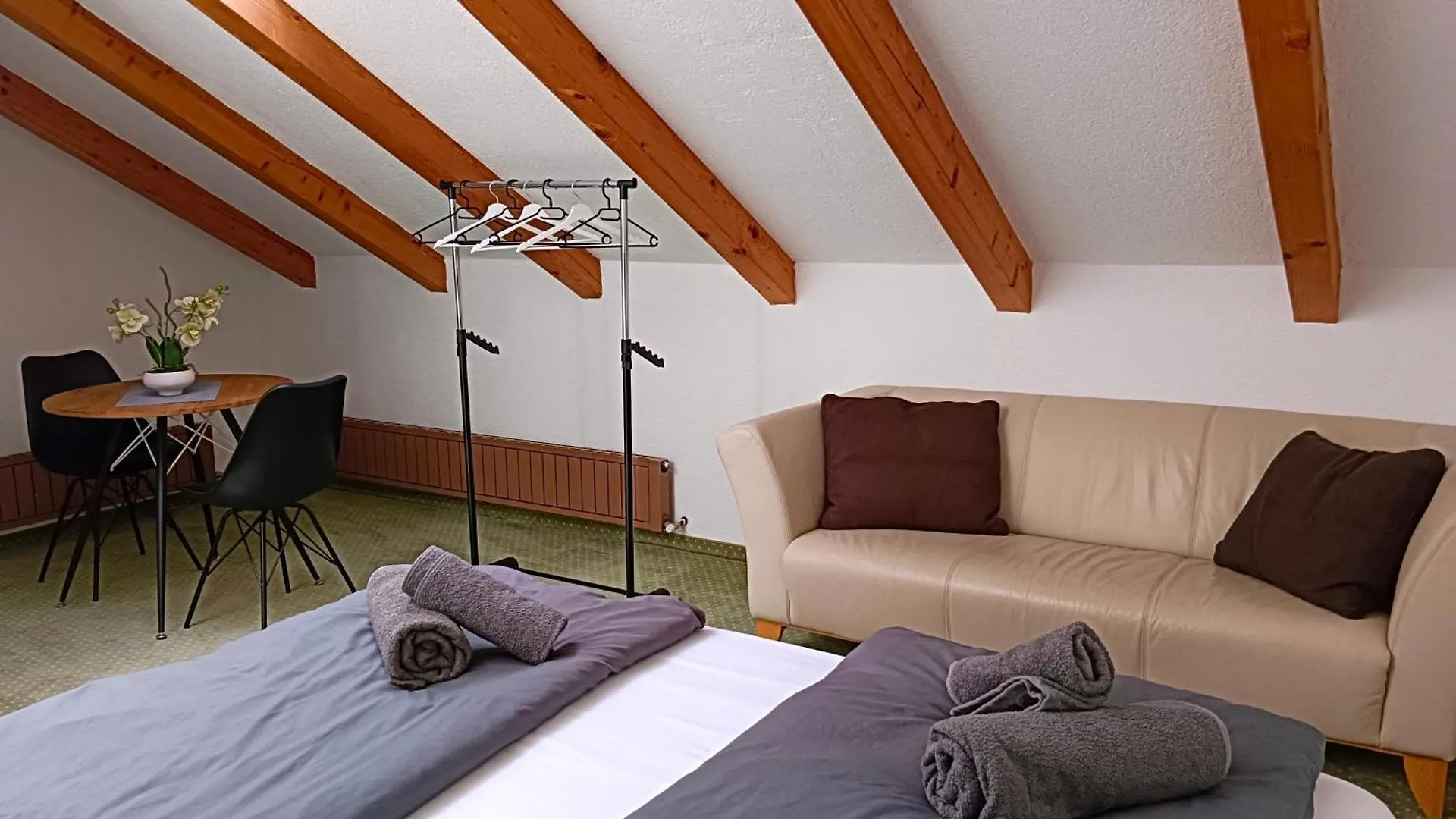 Charmante, Ruhige Wohnung In Innsbruck contacts